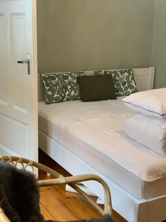 Tree Top Hill - The Old Station House - Bastad Holiday Apartments Bagian luar foto