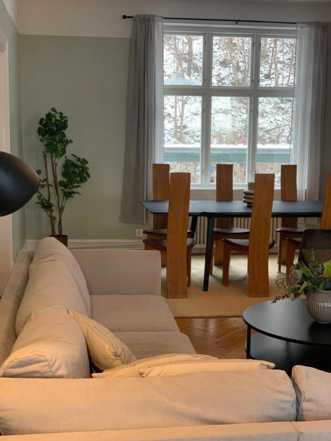 Tree Top Hill - The Old Station House - Bastad Holiday Apartments Bagian luar foto