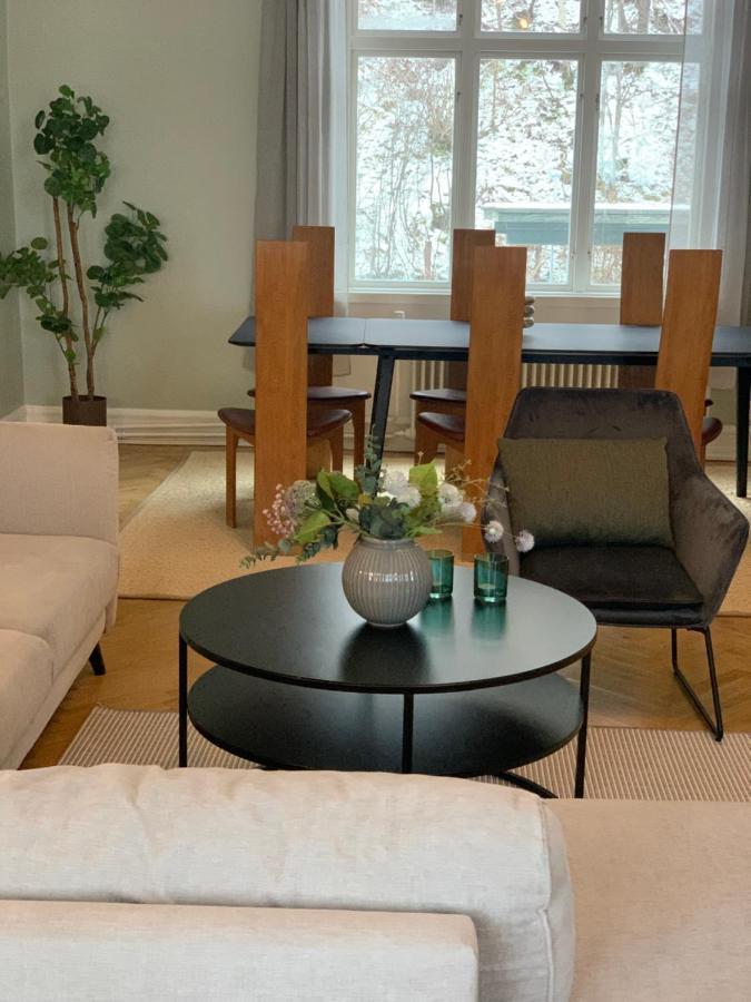 Tree Top Hill - The Old Station House - Bastad Holiday Apartments Bagian luar foto