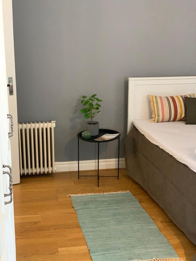 Tree Top Hill - The Old Station House - Bastad Holiday Apartments Bagian luar foto