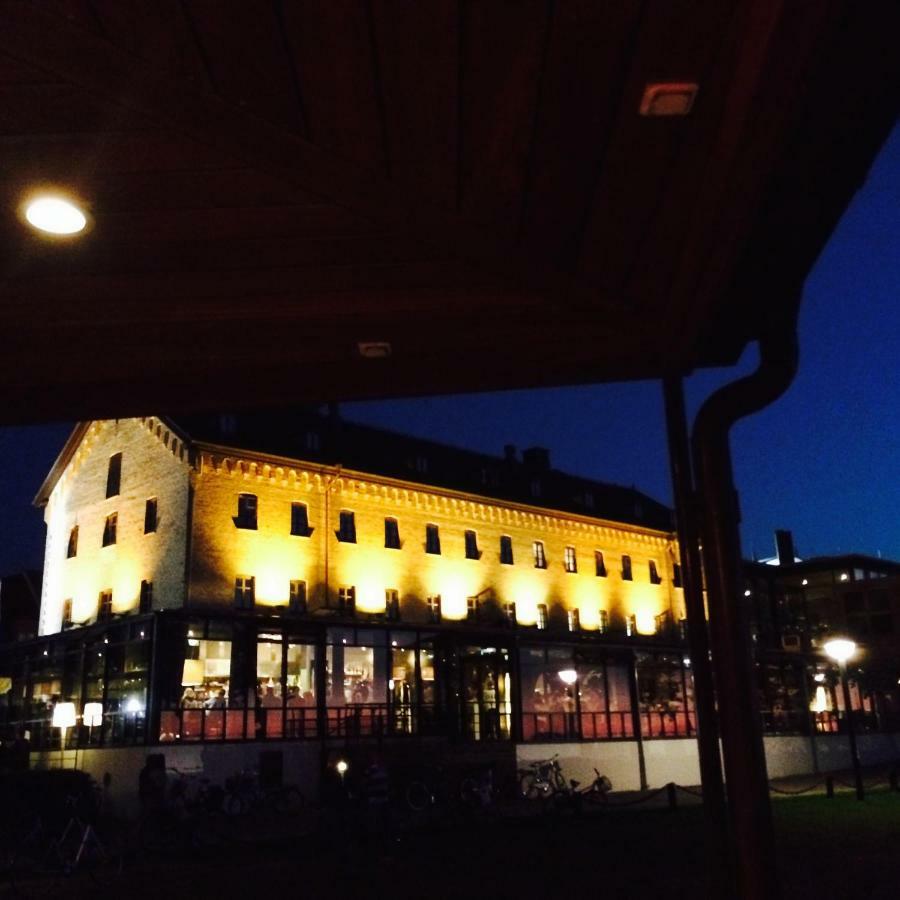 Tree Top Hill - The Old Station House - Bastad Holiday Apartments Bagian luar foto