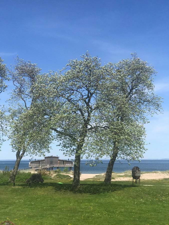 Tree Top Hill - The Old Station House - Bastad Holiday Apartments Bagian luar foto