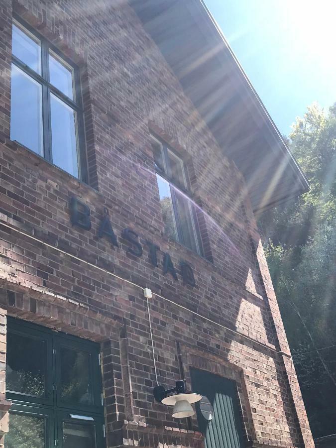 Tree Top Hill - The Old Station House - Bastad Holiday Apartments Bagian luar foto